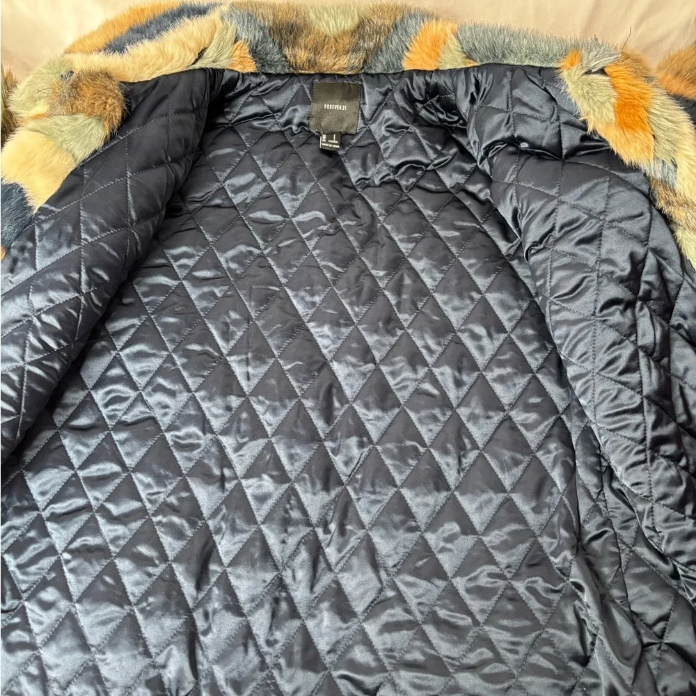 Forever 21 faux fur chevron striped coat sizeL collared one hookeye top closure - Picture 6 of 11